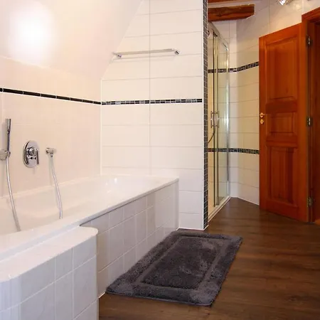 Monika In Im Bernstein Wendorf (Kuhlen-Wendorf)